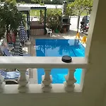 Deniz Πανσιόν